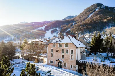 Auberge de Jeunesse HI Serre-Chevalier Отели в г. 