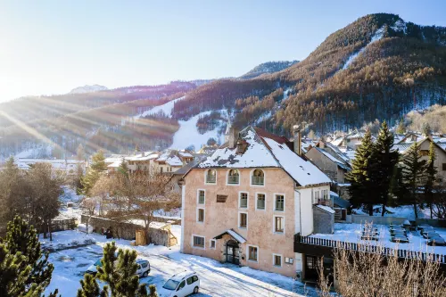 Auberge de Jeunesse HI Serre-Chevalier Hotel di La Salle Les Alpes