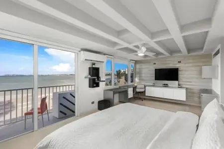 Amapola SeaSide Beach Front Apartment