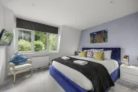 Sunset Townhouse with Parking - Bungalows