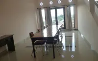 Senjoyo Agung Guest House Hotels in Sidomukti