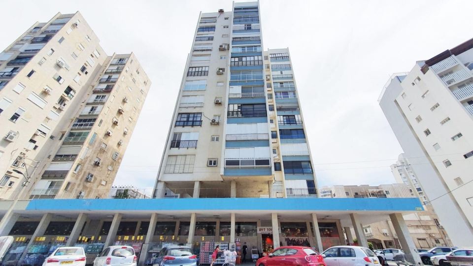 Masaryk Musk in Bat Yam