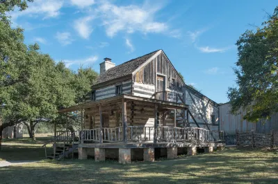 Contigo Ranch Fredericksburg Hotels near Enchanted Rock State Natural Area