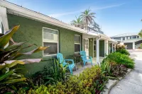 ST Pet Friendly Beachside Bungalow #1 & BBQ Grill - 주차장