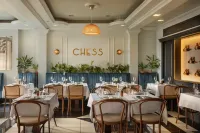 Queen's Court Hotel & Residence