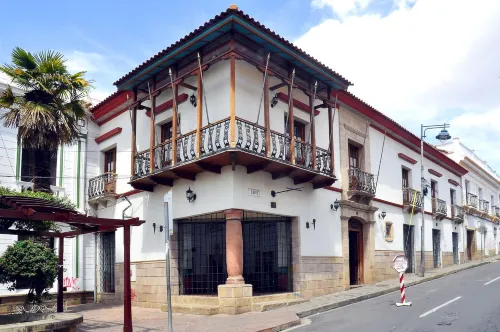 Hotel Monasterio - parking