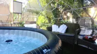 Relax in Elliniko Hidden Gem-vintage Bungalow With Garden and Hot Tub in an Iglo