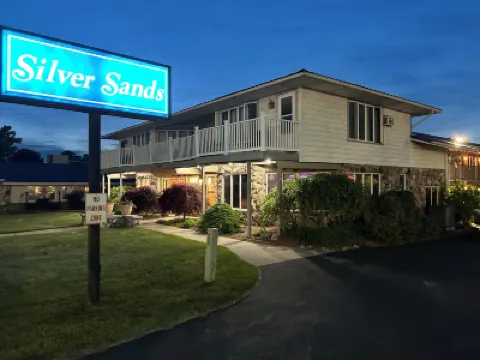 Silver Sands Resort Hotels near Silver Lake State Park