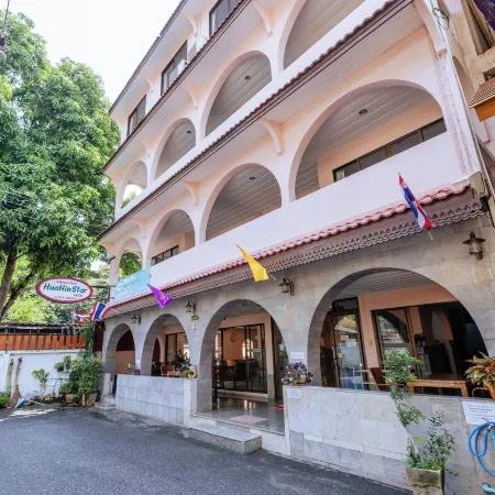 Hua Hin Star Hotel Отели рядом с достопримечательностью «Вана Нава Водная джунгля Хуа Хин»