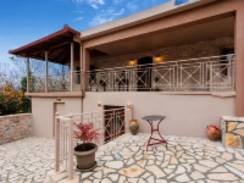 アルカディア ゲッタウェイ - レヴィディ サニ 11 スイート トリポリスのホテル