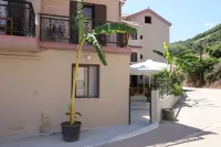 Michaela Hotel a Elios Proni