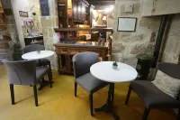 The Burrow Guest House Hotels in Santa Lucija