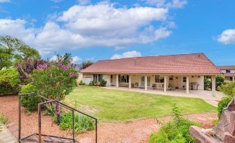 3 Mi to Lake Powell: Home w/ Patio & Waterfall