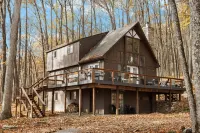 Mountain Retreat - Fireplace, Fire Pit, Deck, WiFi Hotels in Berkeley Springs