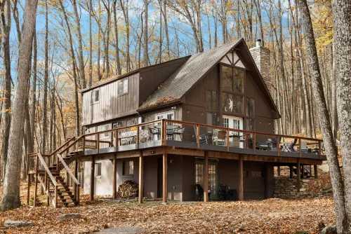 Mountain Retreat - Fireplace, Fire Pit, Deck, WiFi