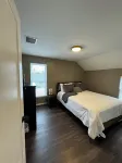 Charming 4-bedroom house with WiFi and AC in DeKalb