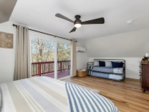 Relaxing Gunstock Chalet!  Near Lake Winnipesaukee and Gunstock Mountain! Hotels in Gilford