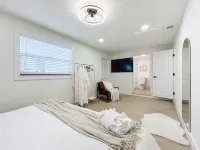 Poolside Paradise Near Siesta Key Beach Hotels in Bee Ridge