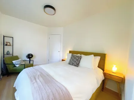 Urban 2-bedroom Escape in Downtown Cape Girardeau Отели рядом с достопримечательностью «Crisp Museum»