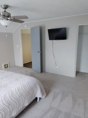 Large 3-bedroom house in charming Bay City with WiFi, AC. Enjoyable getaway