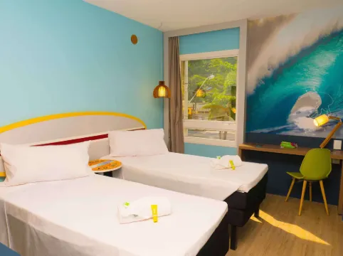 Golden Tulip Guarujá - Antigo Delphin Surf Hotel