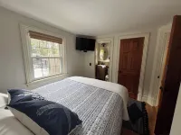 Charming 3-Bedroom House in a Quiet East Dennis Neighborhood with Pool & Jacuzzi