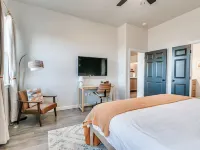 Western-Themed Family Retreat -- Kid-Friendly, Fire Pit, New Build Home