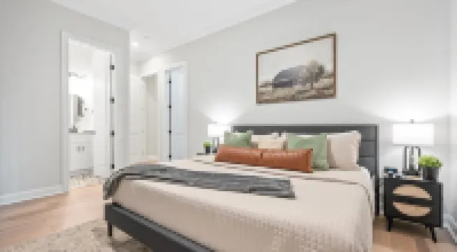 Historic District Gem - 2BR/2BA, Walk to Forsyth Park - Upper Level