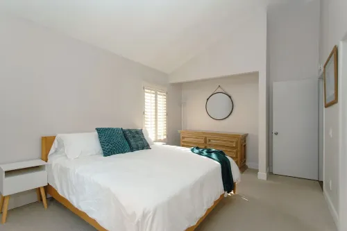 Spacious Dual Master, 4 Bedroom home near beaches, legoland, golf, lake