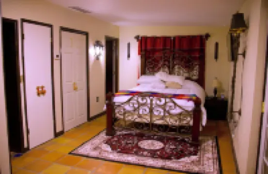 Spacious 4-bedroom house with AC and WiFi in charming Tumacacori-Carmen