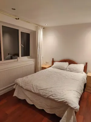 4 Guests - BBQ - Parking - Garden Hotels in Bolton