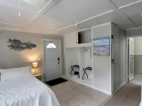 Cozy "Cottage Cove" in charming Lake Worth Beach