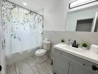 Full Stock Kitchen and Cozy Ambiance - Charming Hideaway Отели в г. Клирвотер