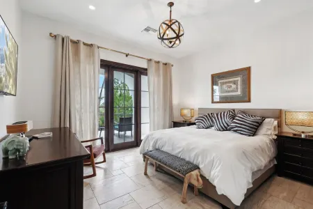 Luxurious Paradise Valley Mansion with a Private Pool Отели рядом с достопримечательностью «Mountain Shadows Resort Scottsdale»