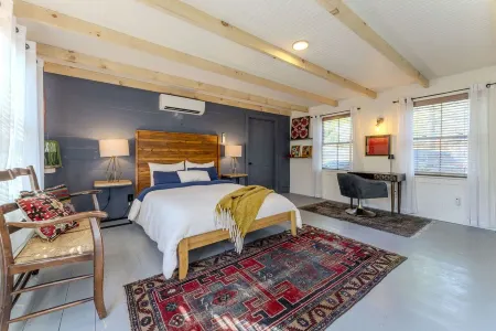 Kapitan’s cottage : Rustic, Private & steeped in Nature. Salt Pool Open Pets OK