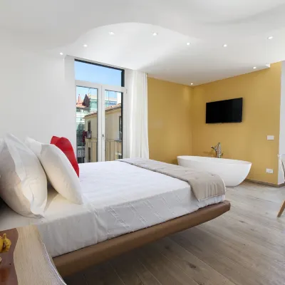 YourHome - Lidia Rooms & Suites Отели рядом с достопримечательностью «Пляж Петерс»