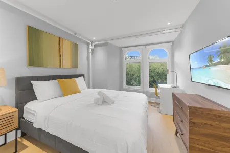 Elegant Suites de La Montagne- Dtwn Mtl Отели рядом с достопримечательностью «Парк Рапид»