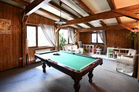 Pensiunea Cornelia Отели рядом с достопримечательностью «Sorica sosire»