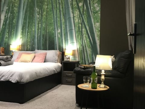 Contemporary 1 Bed Studio for Comfy Stay in Wigan