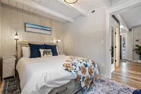 Luxury x Nature: Mountain View, Hot Tub, Game Room