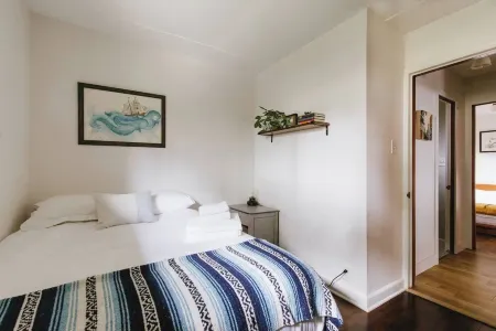 Historic 2-bedroom home in Tacoma - Quiet escape close to everything Отели рядом с достопримечательностью «Greater Tacoma Convention & Trade Center»