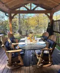 Lakefront,Hot Tub,Kayaks,Cozy Cabin, Private Dock,Gardens, Owls Nest, Deep Creek