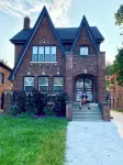Charming 2-bedroom upper duplex in fabulous Detroit minutes from downtown! - balcony