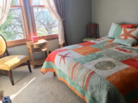 Amazing sunset in front of historic house ブレインのホテル