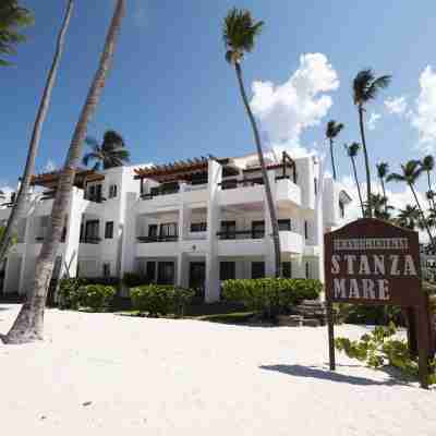 Fantastic Condo on the Beach. Relax and enjoy the breeze !!! Hotel Exterior