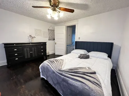 5 Mins to Niagara Falls! Cozy home with parking and pet friendly! Отели рядом с достопримечательностью «Парк штата Форт Ниагара»