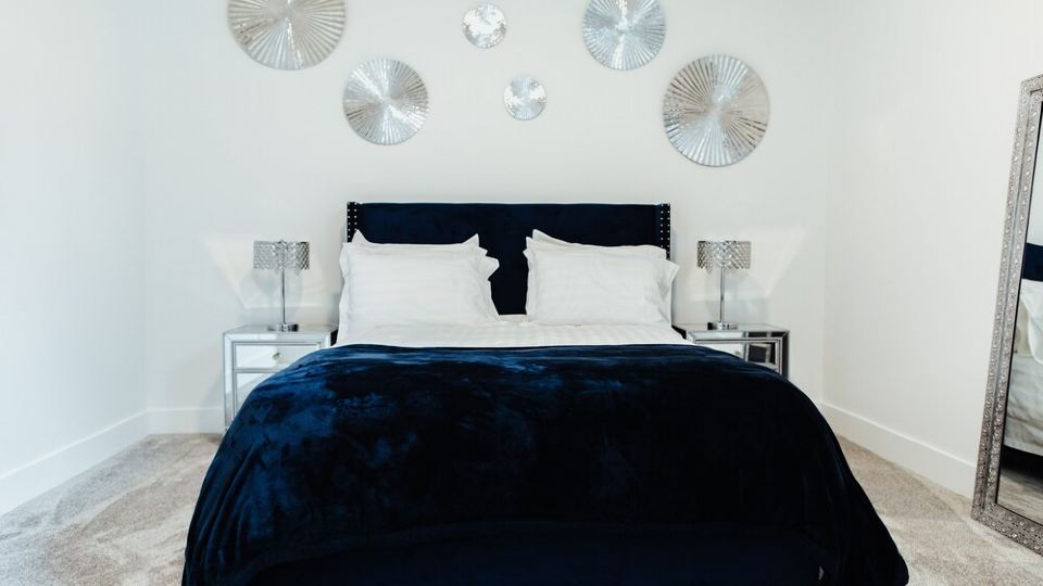 Sapphire Lux Queen Suite