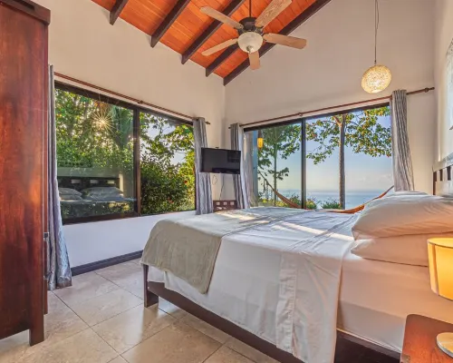 Incredible Ocean Views, Private Pool, Fully Equipped Villa in a Gated Community Hotels in Osa
