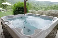 Villa with Private Pool, Large Garden, Panoramic View and Air Conditioning Hotels in Cetona