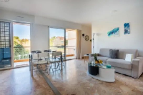 Beautiful T3 in a residence with swimming pool, 5 minutes from the beach